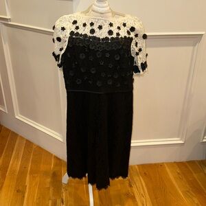 3-D flower dress in black-and-white size 8